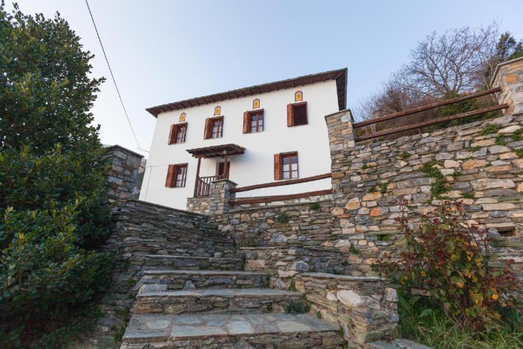 Budova, v ktorej sa vila nachádza