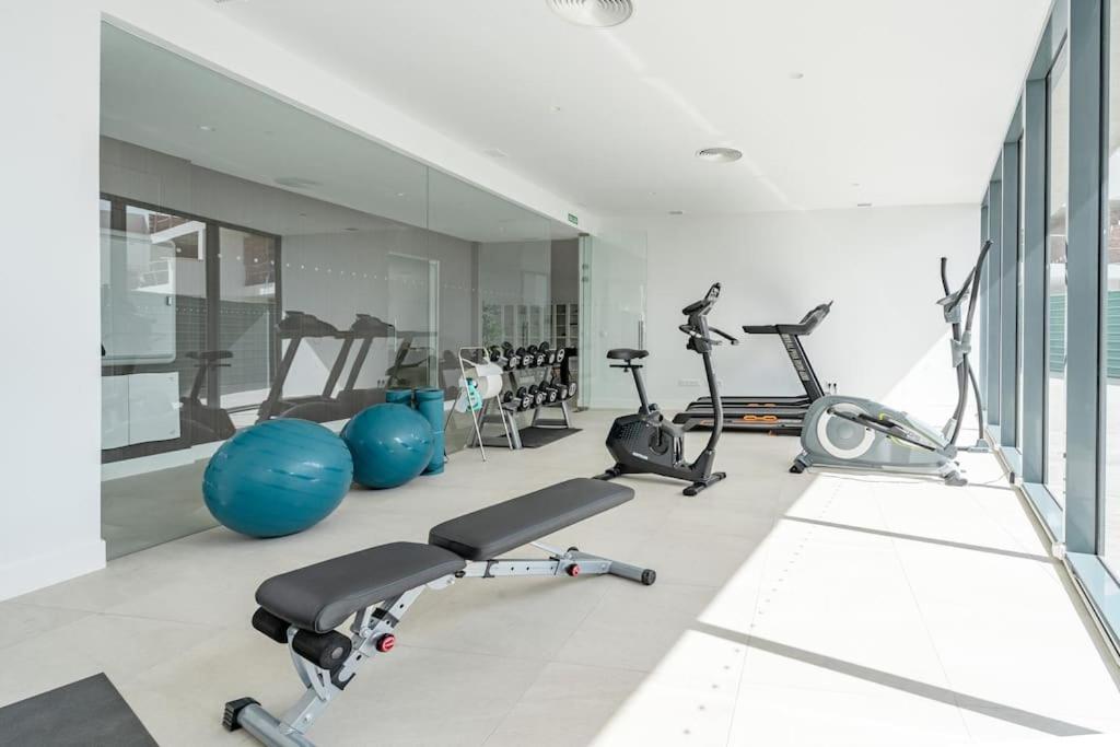 Fotografia z galérie ubytovania 14 Modern apt with terrace & sea view, gym, jacuzzi spa Duquesa, Manilva v destinácii Castillo de Sabinillas