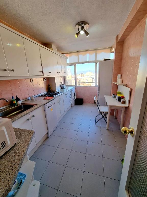 Kuchyňa alebo kuchynka v ubytovaní Málaga Vialia Deluxe