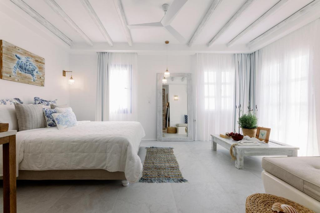 Postel nebo postele na pokoji v ubytování Athina Studios and Suites Plaka