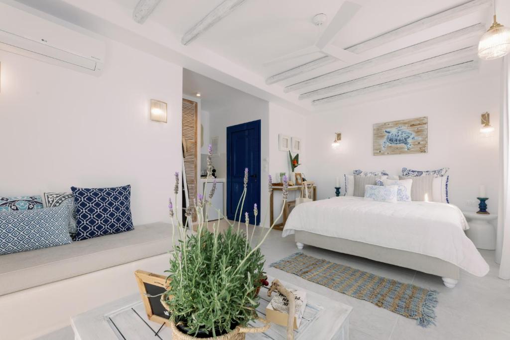 Postel nebo postele na pokoji v ubytování Athina Studios and Suites Plaka