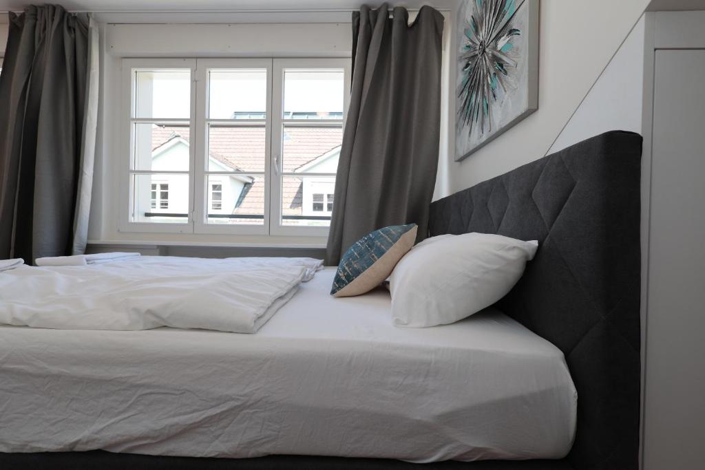 Postel nebo postele na pokoji v ubytování KoBi Apartments Falkenplatz