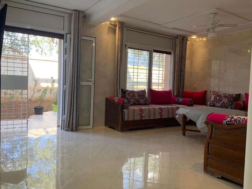 Rez-de-chaussée de villa agréable avec jardin dans un quartier calme et luxueux