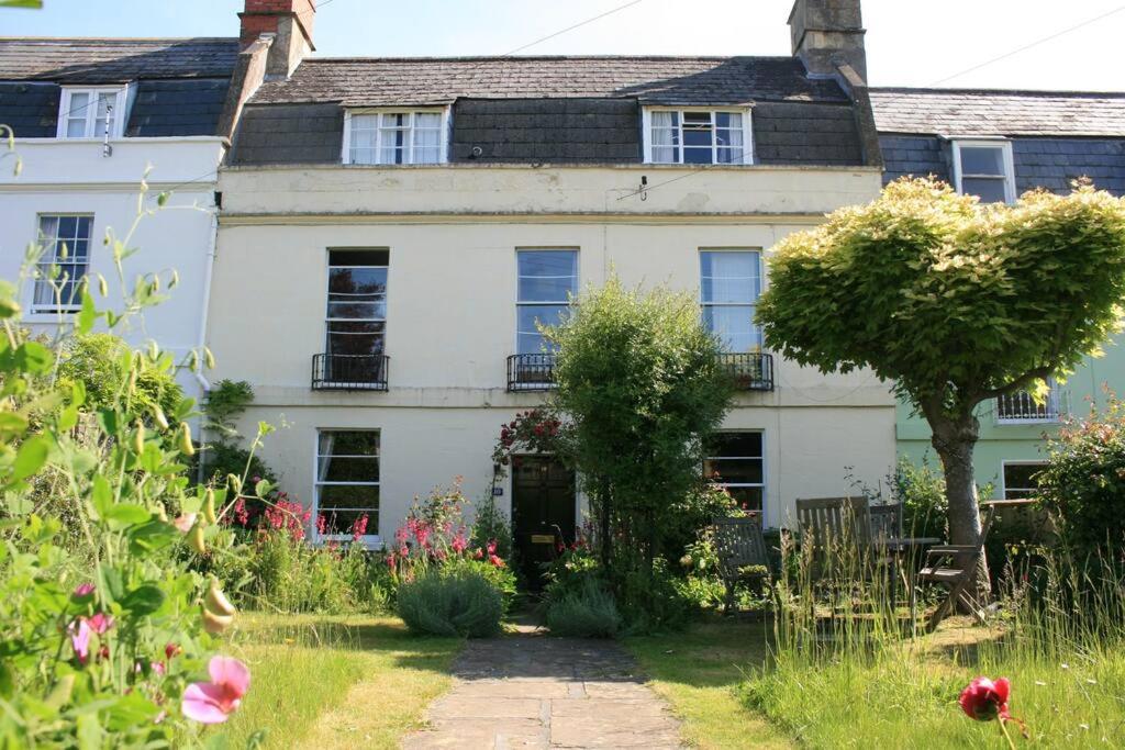 House with garden, Larkhall, near Bath city centre, with free street