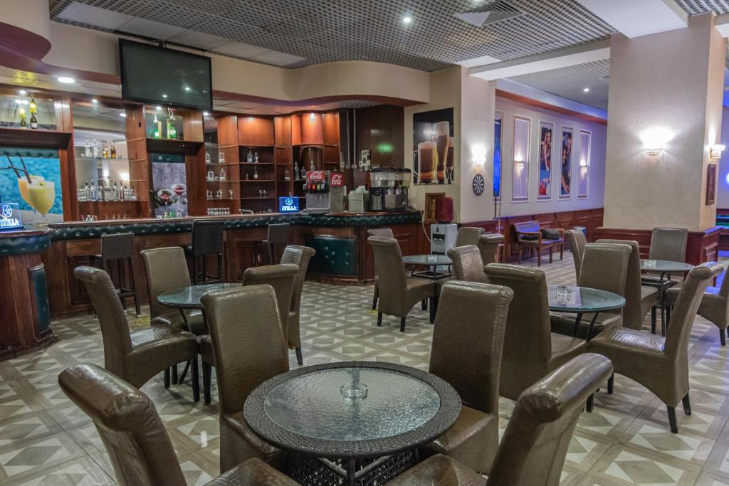 Lounge nebo bar v ubytování Dexon Roma Hotel