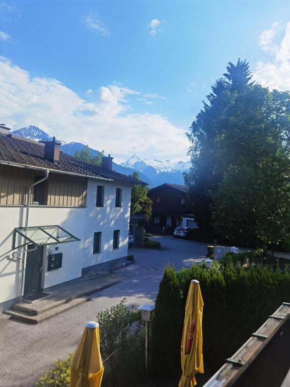 Nespecifikovaný výhled na hory nebo výhled na hory při pohledu z hotelu