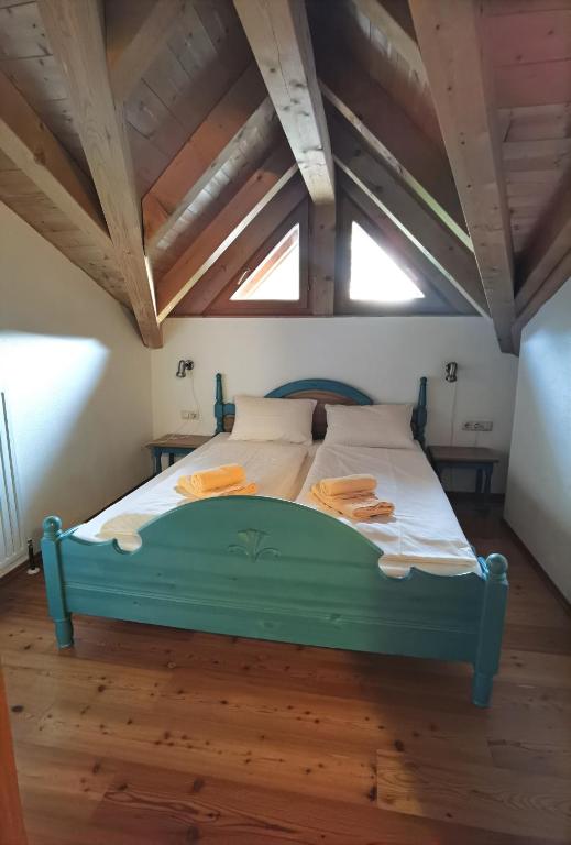 Postel nebo postele na pokoji v ubytování Hotel Landhaus Zell am See
