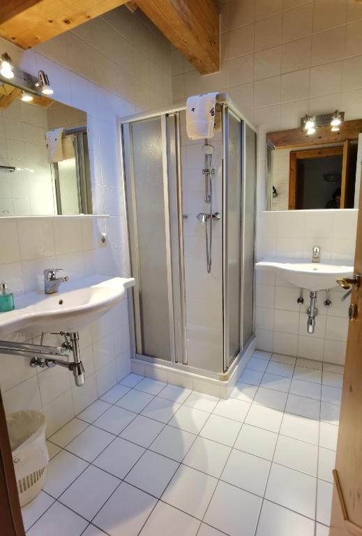 Koupelna v ubytování Hotel Landhaus Zell am See