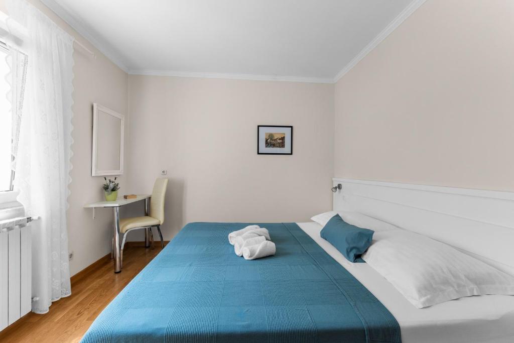 Postel nebo postele na pokoji v ubytování Villa Hope - Apartments with Shared Pool