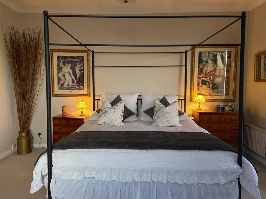Postel nebo postele na pokoji v ubytování Spectacular sea views from this fabulous apartment
