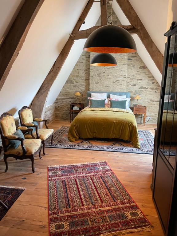 Postel nebo postele na pokoji v ubytování Manoir medieval du XV ieme siècle