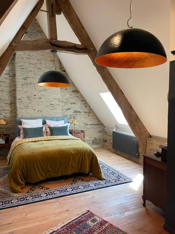 Postel nebo postele na pokoji v ubytování Manoir medieval du XV ieme siècle