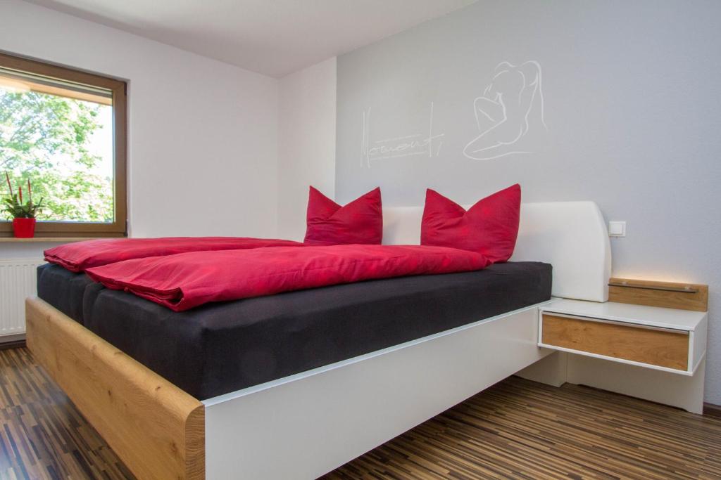 Postel nebo postele na pokoji v ubytování Ferienwohnung Rössle