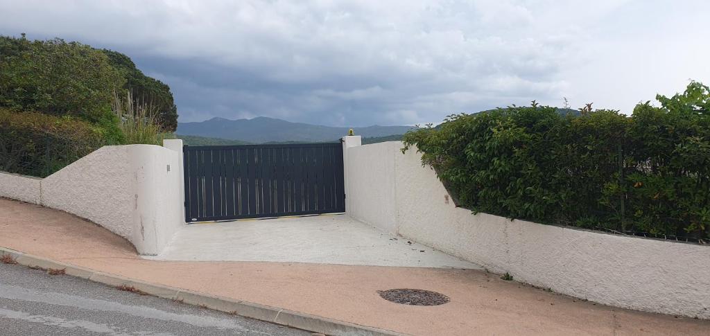 a white fence with a gate on the side of a road at I Casetti in Molini