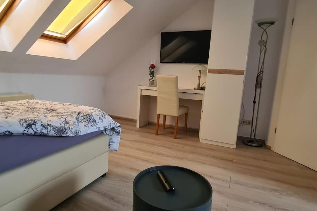 a bedroom with a bed and a desk and a table at Ganze 2-Raum Ferienwohnung Links in Jahnatal