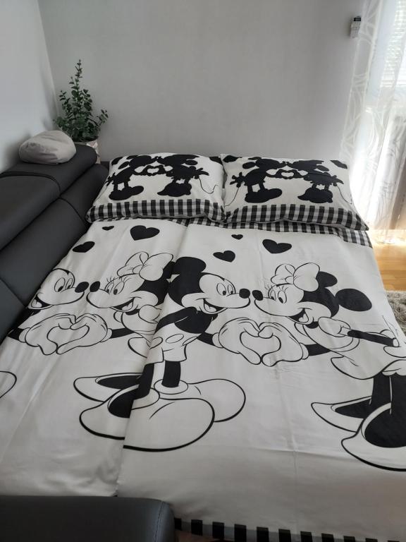 Posteľ alebo postele v izbe v ubytovaní Apartment West