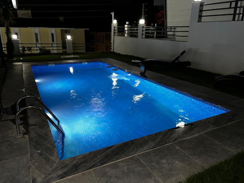 Bazén v ubytování Black Pearl Private Detached Villa with pool & Seaview nebo v jeho okolí