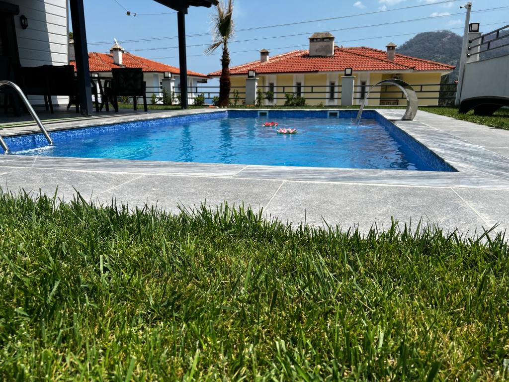 Bazén v ubytování Black Pearl Private Detached Villa with pool & Seaview nebo v jeho okolí