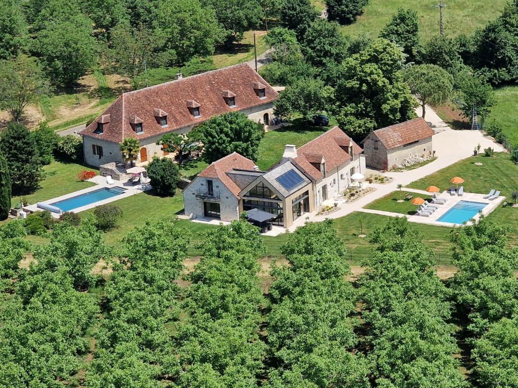 Bazén v ubytovaní Allée des noyers alebo v jeho blízkosti