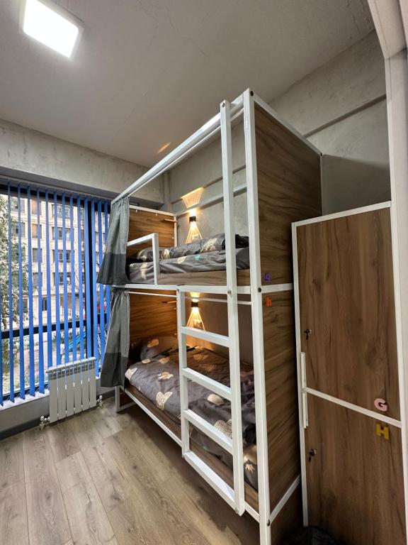 Postel nebo postele na pokoji v ubytování izzzi hostel