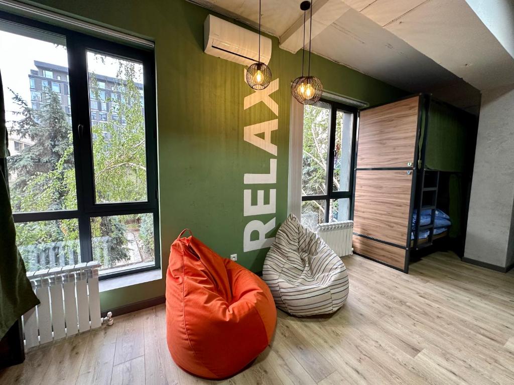 Posezení v ubytování izzzi hostel
