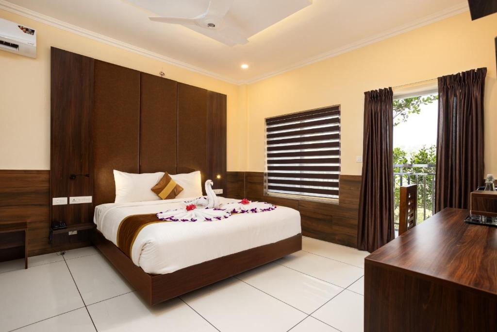 Postel nebo postele na pokoji v ubytování Star Emirates Luxury Resort and Spa, Munnar
