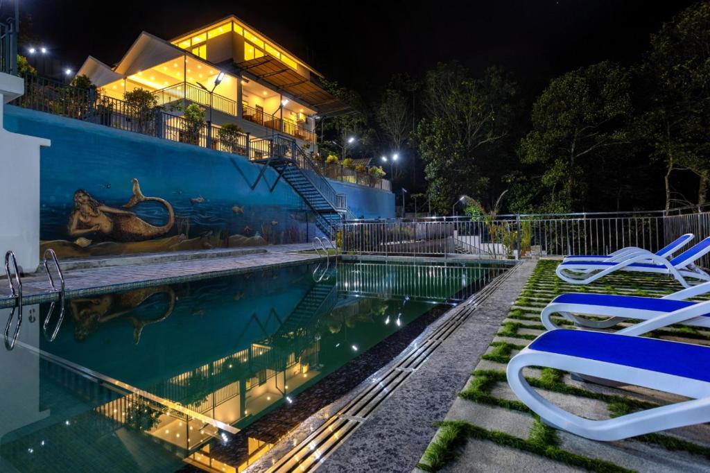 Bazén v ubytování Star Emirates Luxury Resort and Spa, Munnar nebo v jeho okolí