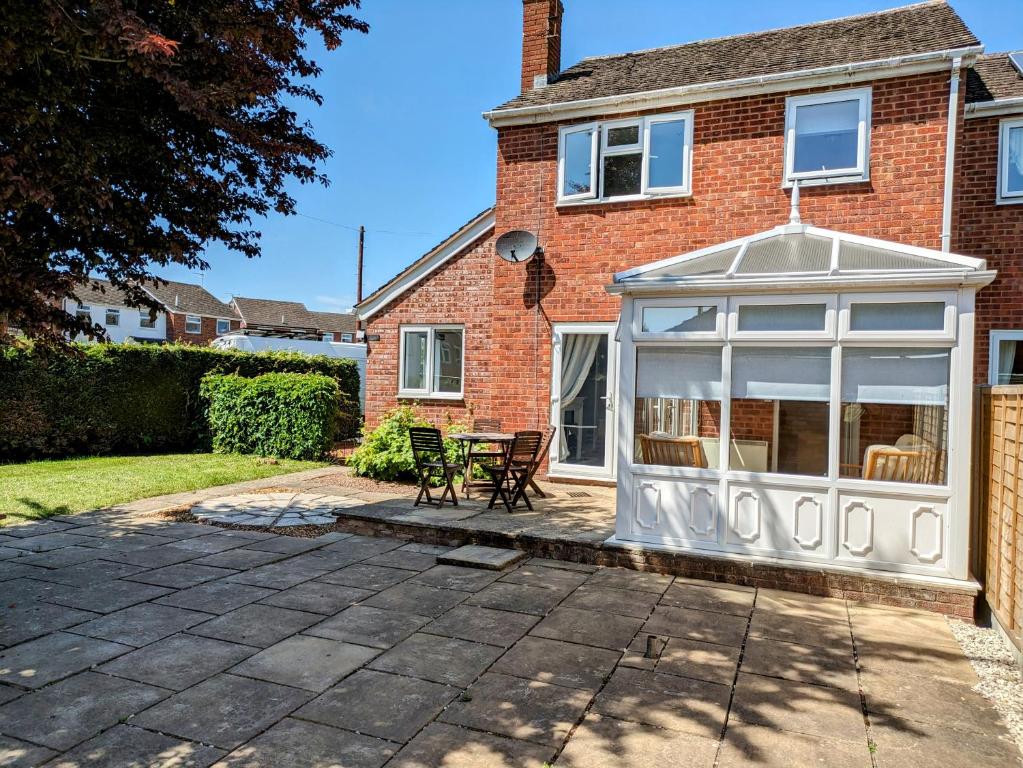 Leominster Stay, 3BR, Sleeps 6, Garden, Parking, Leominster Updated