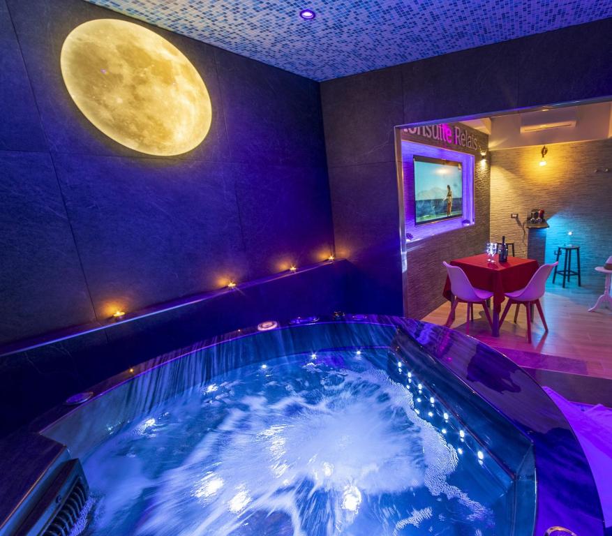 Monsuite Relais 3 a Monserrato - Suite con Piscina
