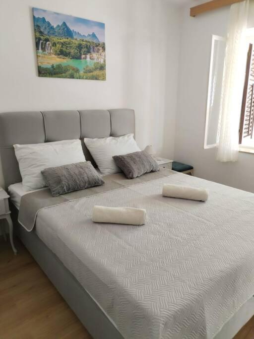 Postel nebo postele na pokoji v ubytování APARTMENTS ANDREA