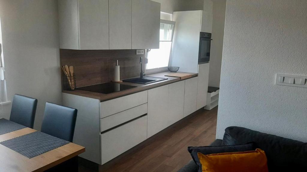 Kuchyň nebo kuchyňský kout v ubytování Apartma Lima
