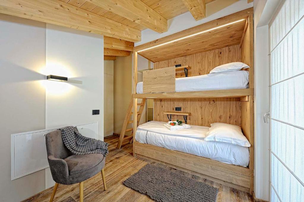 Postel nebo postele na pokoji v ubytování Lux Domotic Apt-Chalet Dolomites