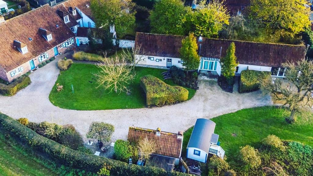 an aerial view of a house with a large yard at Hamiora wellness B&B in Deinze