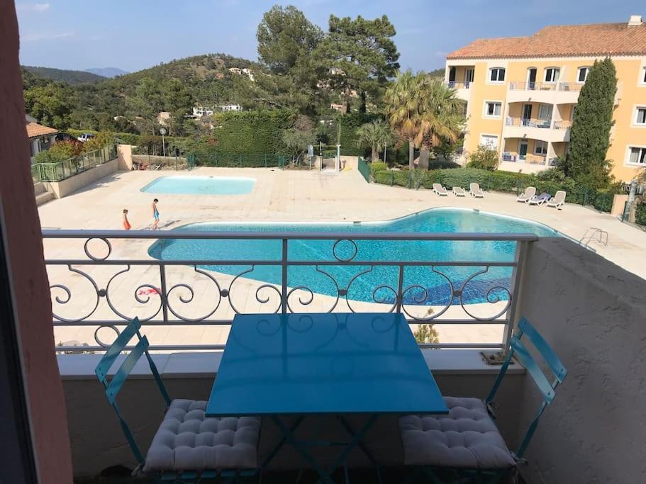 a balcony with a view of a swimming pool at Les Issambres Superbe studio avec terrasse in Roquebrune-sur-Argens