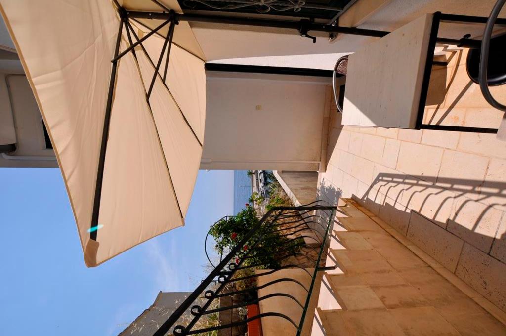 Balkón nebo terasa v ubytování Apartmani More