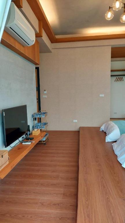 TV a/nebo společenská místnost v ubytování Jiaoxi Pusu Homestay