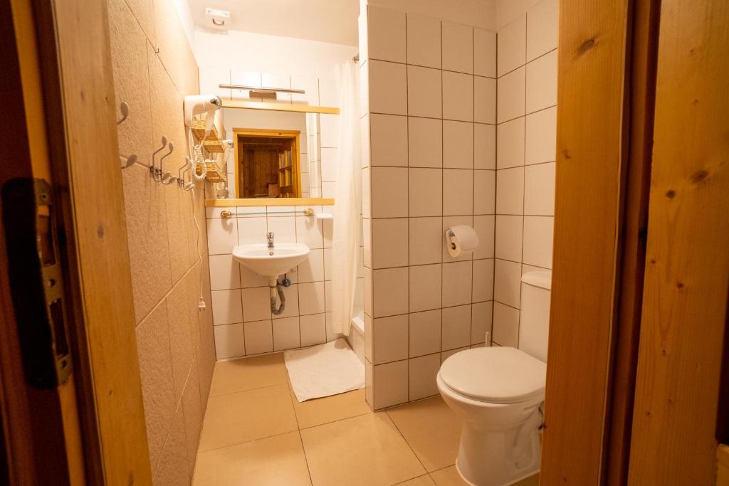 Kúpeľňa v ubytovaní Gościniec Dębowa Gazdówka