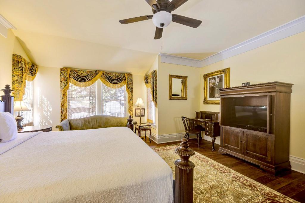 Anchuca Historic Mansion & Inn - King Room Met Uitzicht Op Het Zwembad
