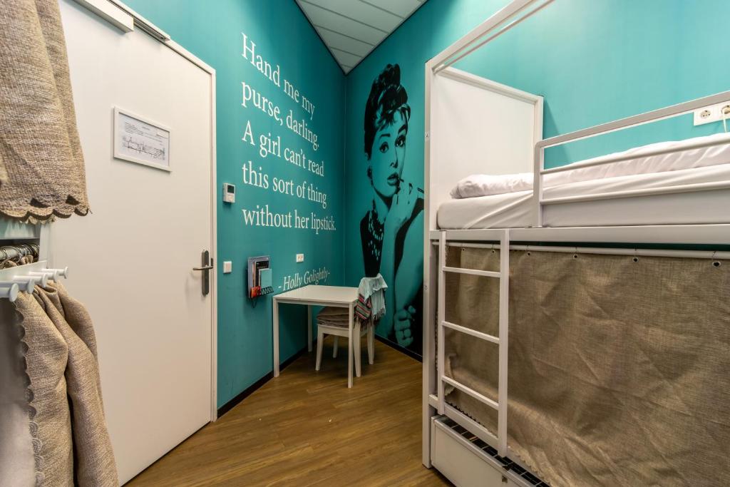 Postel nebo postele na pokoji v ubytování Hostelle - women only hostel Amsterdam