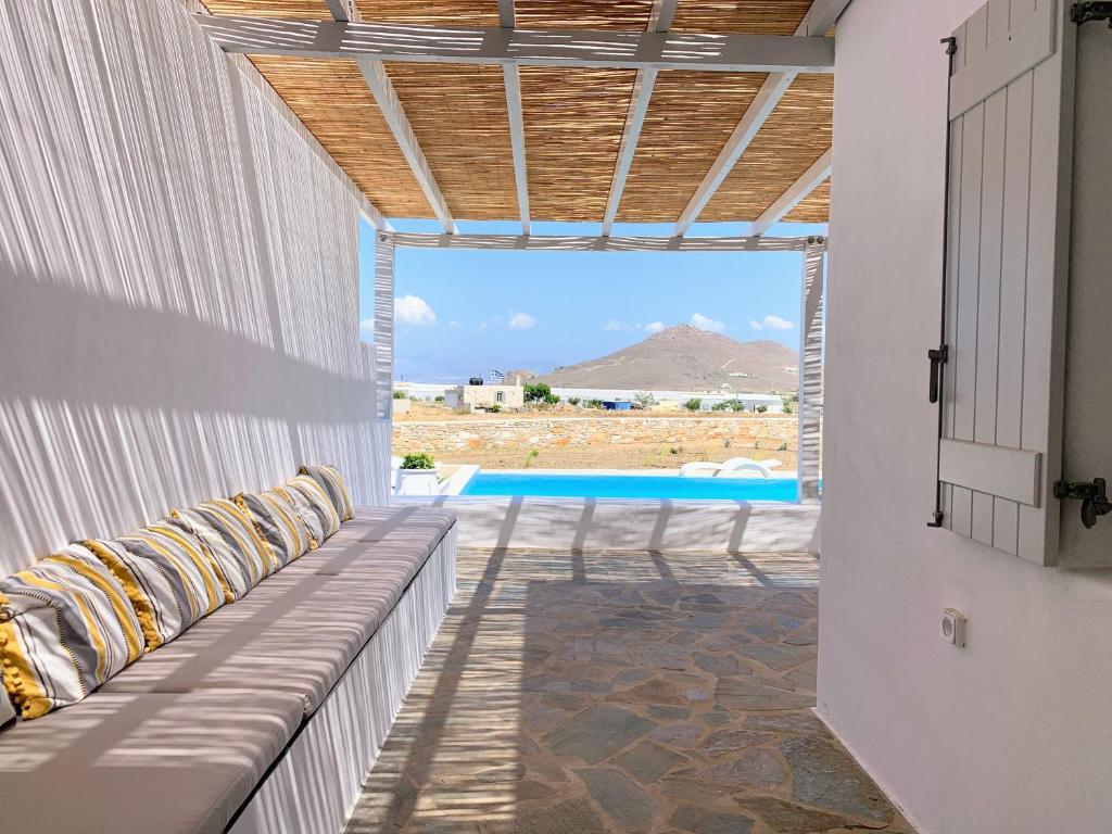 Bazén v ubytování Quiet 2-bedroom sea view villa with shared pool nebo v jeho okolí