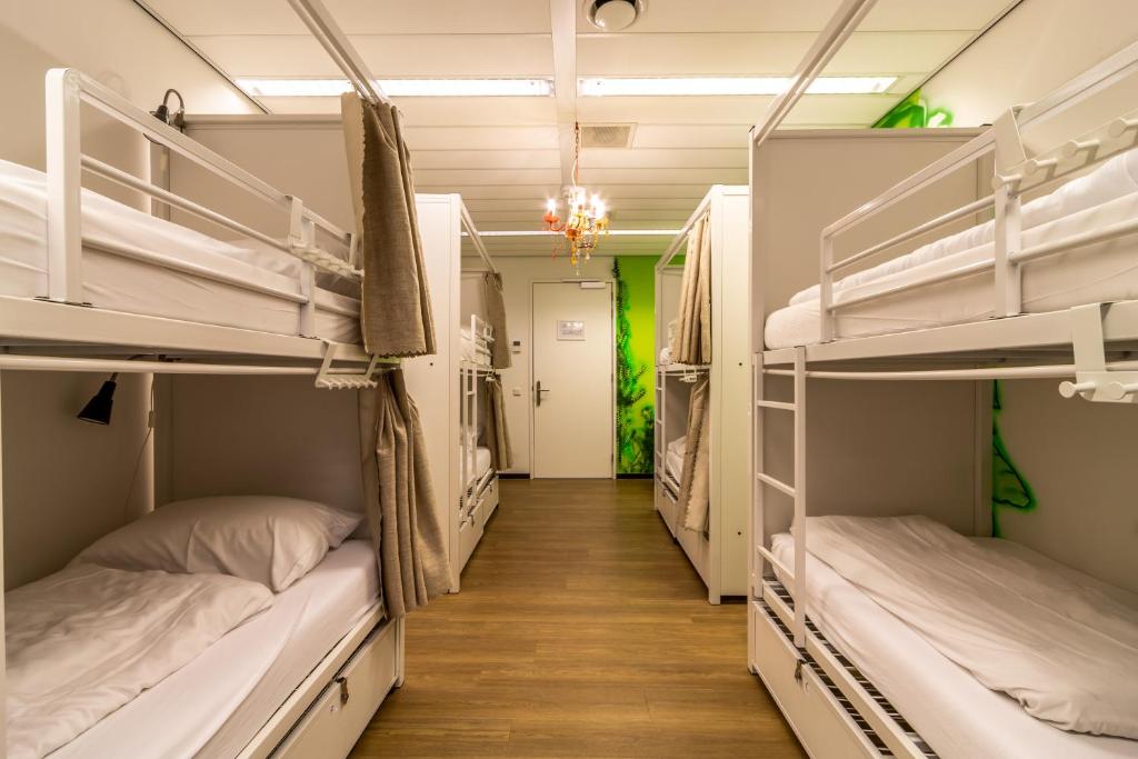 Postel nebo postele na pokoji v ubytování Hostelle - women only hostel Amsterdam