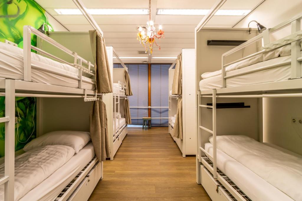 Postel nebo postele na pokoji v ubytování Hostelle - women only hostel Amsterdam