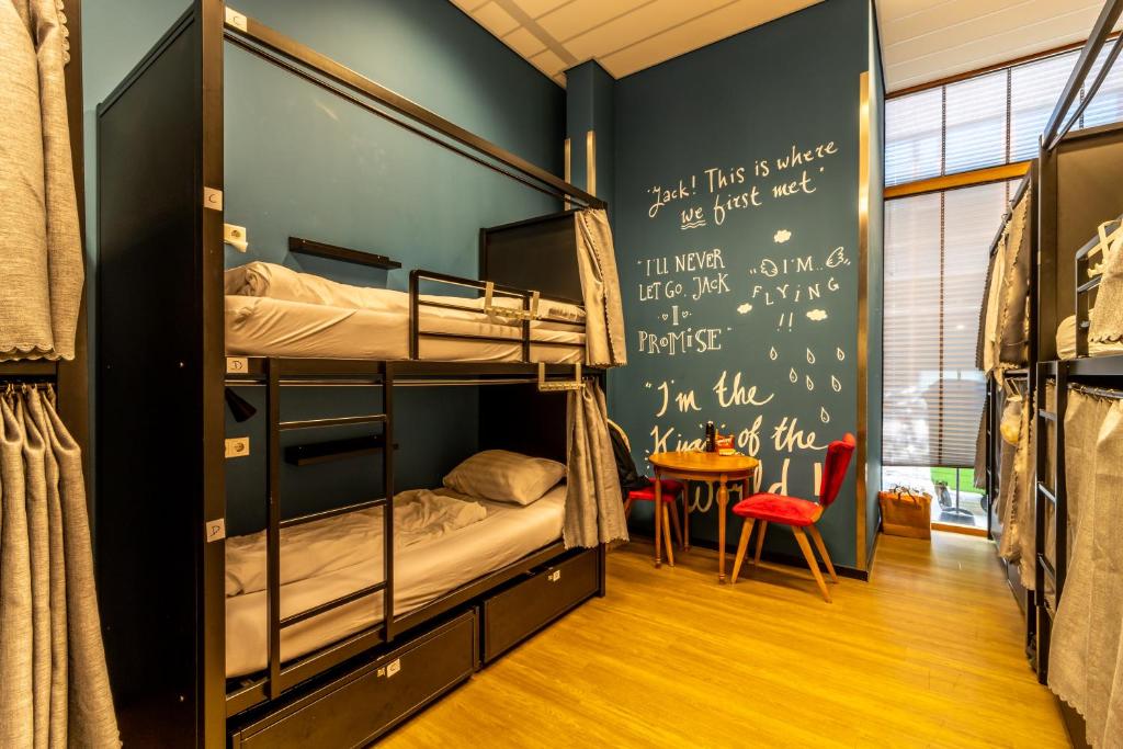 Postel nebo postele na pokoji v ubytování Hostelle - women only hostel Amsterdam