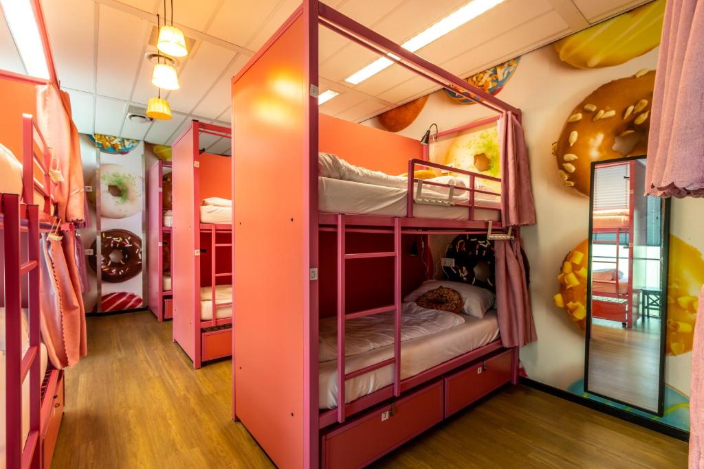 Postel nebo postele na pokoji v ubytování Hostelle - women only hostel Amsterdam