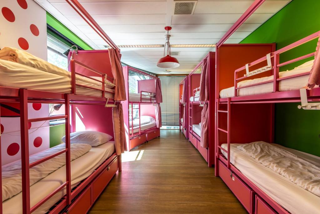 Postel nebo postele na pokoji v ubytování Hostelle - women only hostel Amsterdam