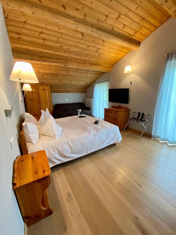 Postel nebo postele na pokoji v ubytování Rutzer Hotel Ristorante & Panoramic SPA