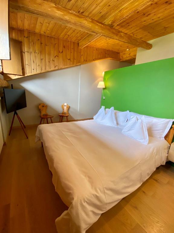 Postel nebo postele na pokoji v ubytování Rutzer Hotel Ristorante & Panoramic SPA