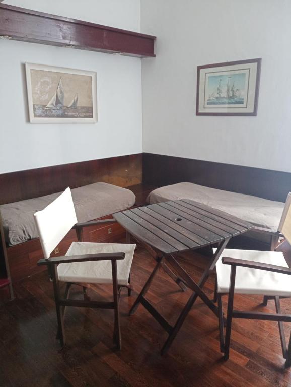 Un lugar para sentarse en Al Mari Suites