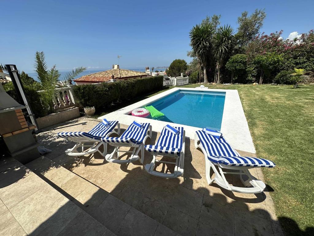 Zdjęcie z galerii obiektu Villa Zebra sea view beach across the street w mieście Benalmádena