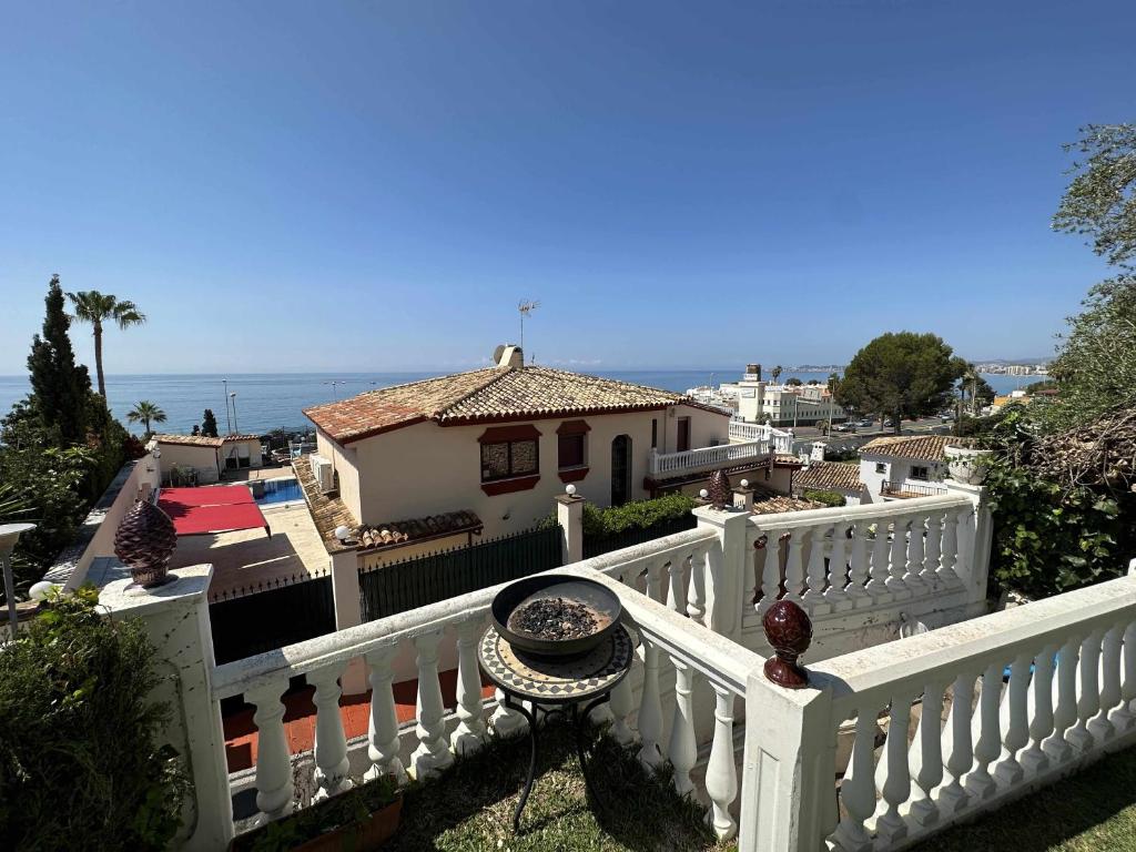 Zdjęcie z galerii obiektu Villa Zebra sea view beach across the street w mieście Benalmádena